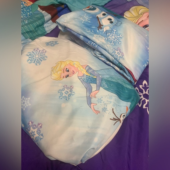 Disney Frozen “Magical Winter”Twin Comforter/Sheet Set /2 Curtains & Tie Backs - Picture 7 of 10